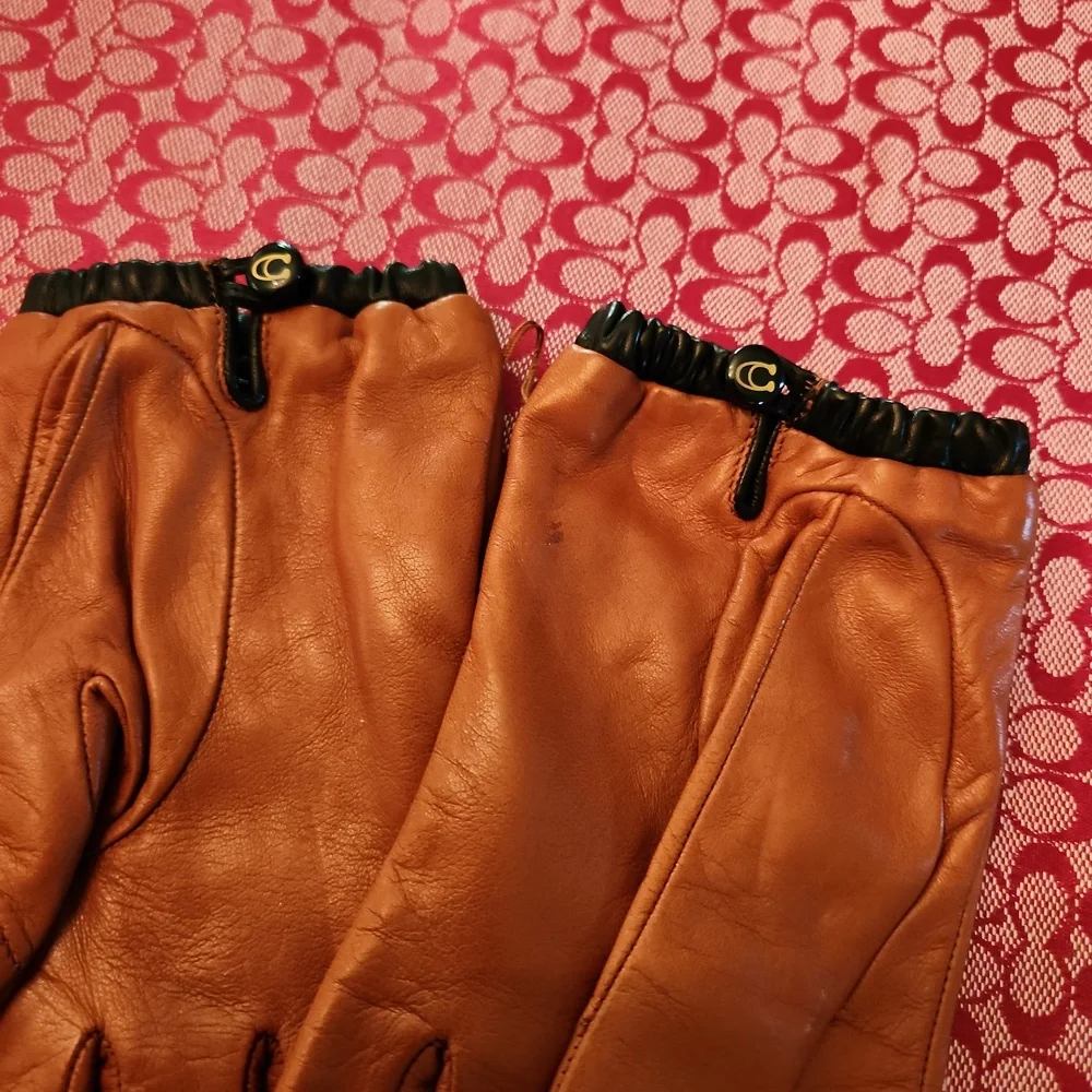Coach Gloves - Picture 4 of 6